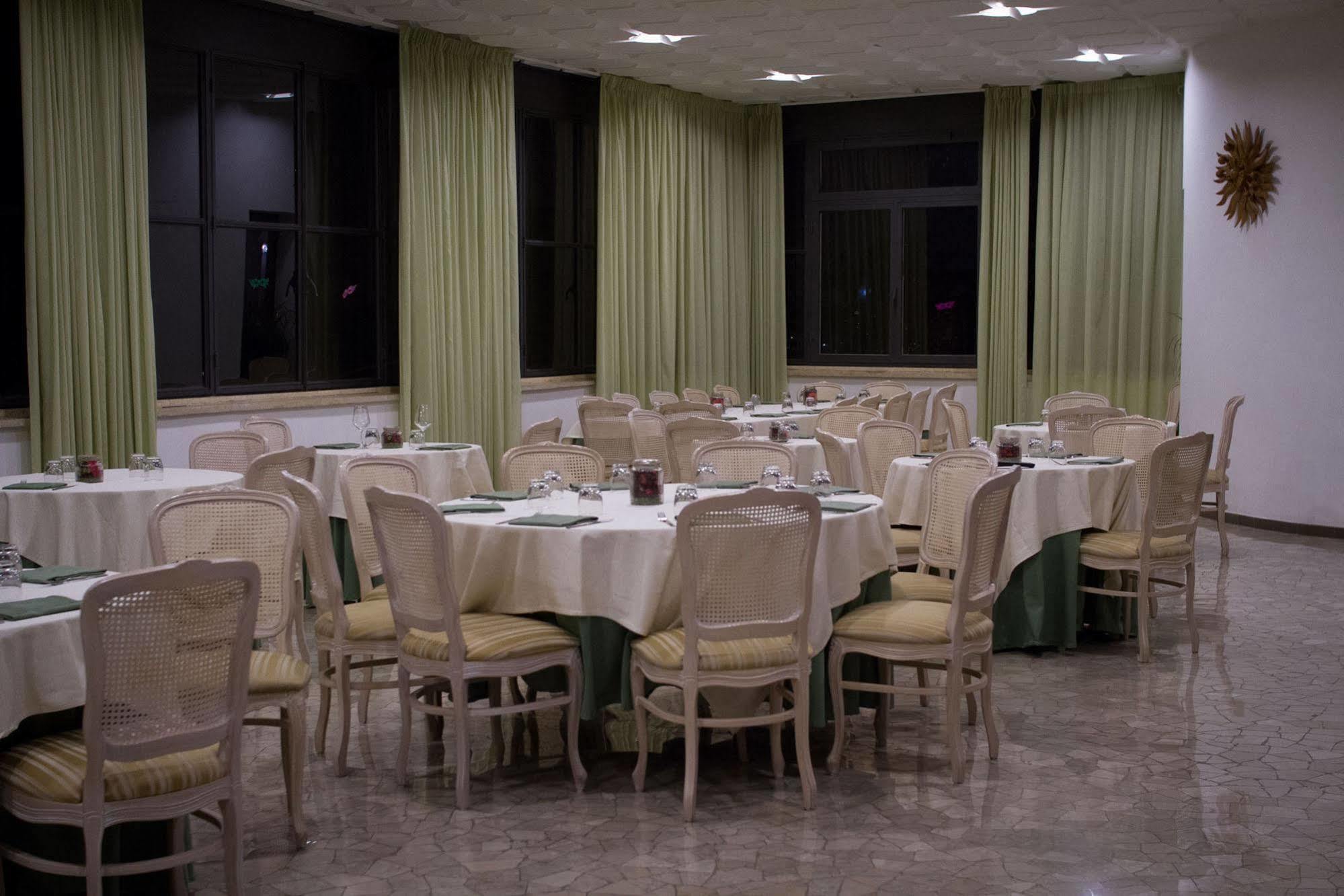 Antica Locanda Cavallino Bianco Черветери Екстериор снимка